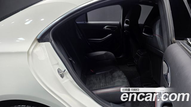 Mercedes-Benz CLA-Class CLA220 AMG Line