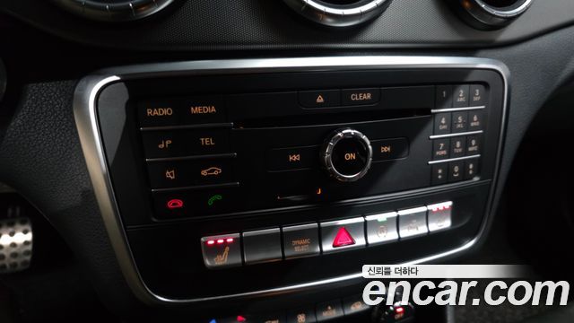 Mercedes-Benz CLA-Class CLA220 AMG Line