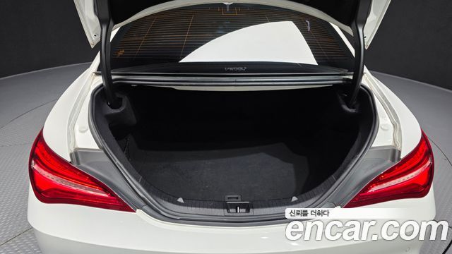 Mercedes-Benz CLA-Class CLA220 AMG Line
