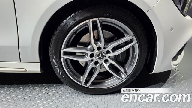Mercedes-Benz CLA-Class CLA220 AMG Line