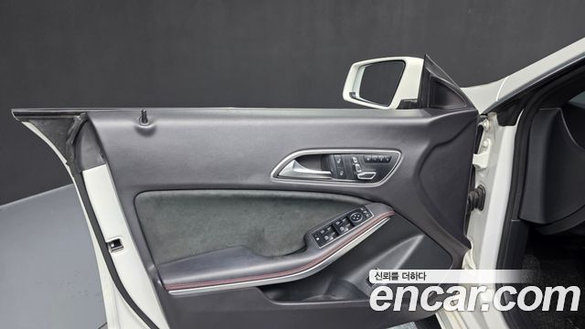 Mercedes-Benz CLA-Class CLA220 AMG Line