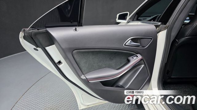 Mercedes-Benz CLA-Class CLA220 AMG Line