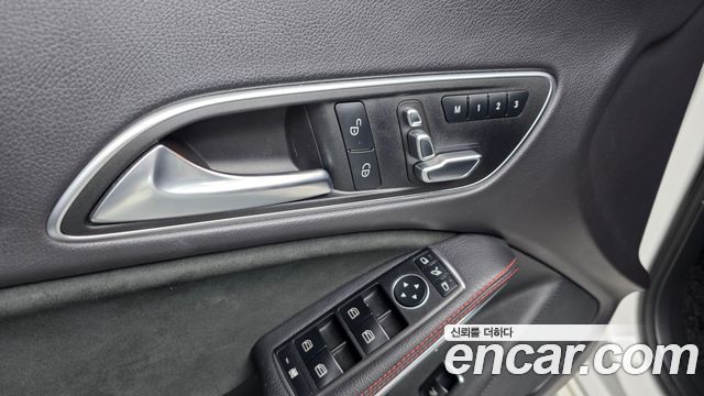Mercedes-Benz CLA-Class CLA220 AMG Line