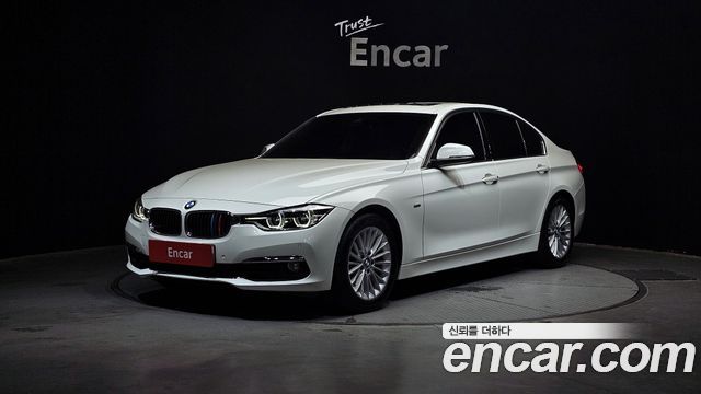 BMW 3-Series 320i Luxury