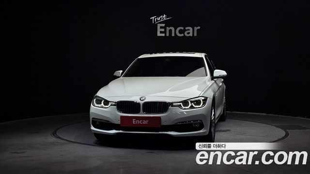 BMW 3-Series 320i Luxury