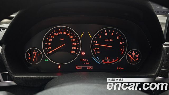 BMW 3-Series 320i Luxury