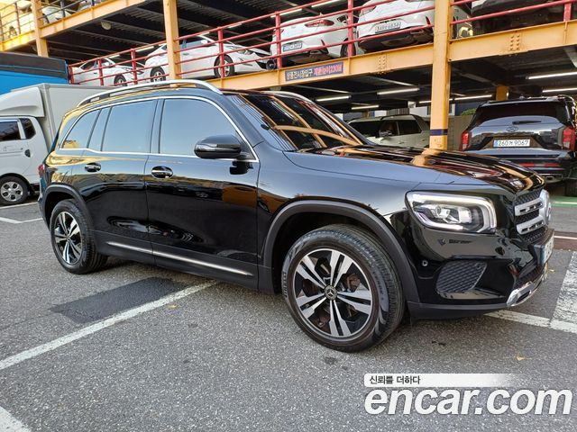 Mercedes-Benz GLB-Class GLB220