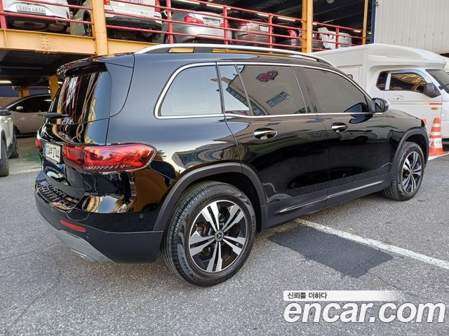 Mercedes-Benz GLB-Class GLB220