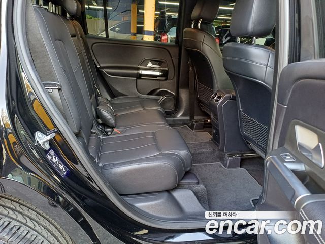 Mercedes-Benz GLB-Class GLB220