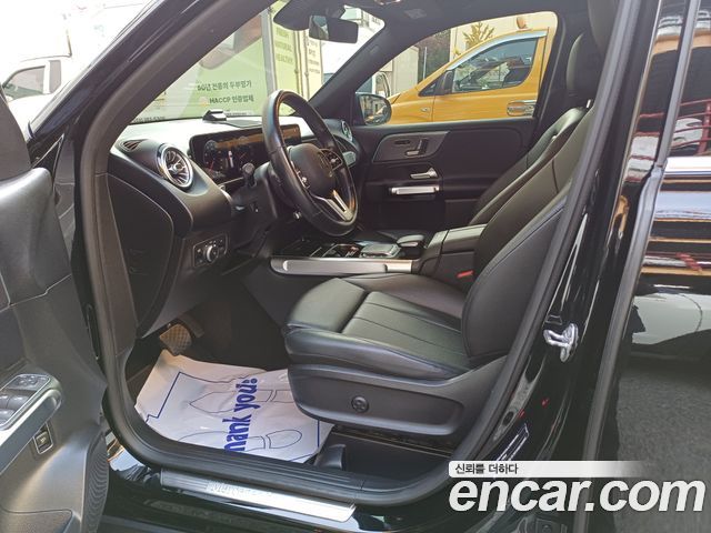 Mercedes-Benz GLB-Class GLB220