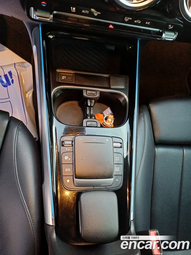 Mercedes-Benz GLB-Class GLB220