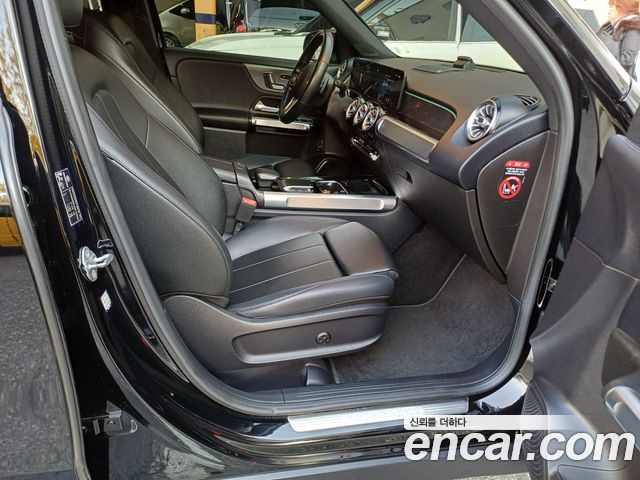 Mercedes-Benz GLB-Class GLB220
