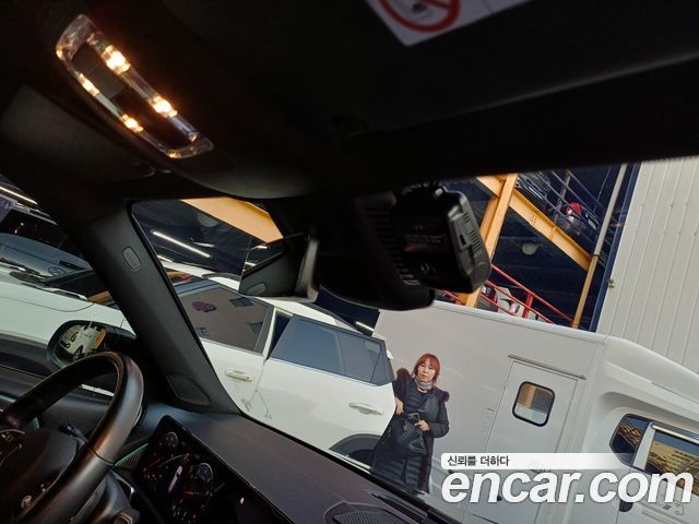 Mercedes-Benz GLB-Class GLB220