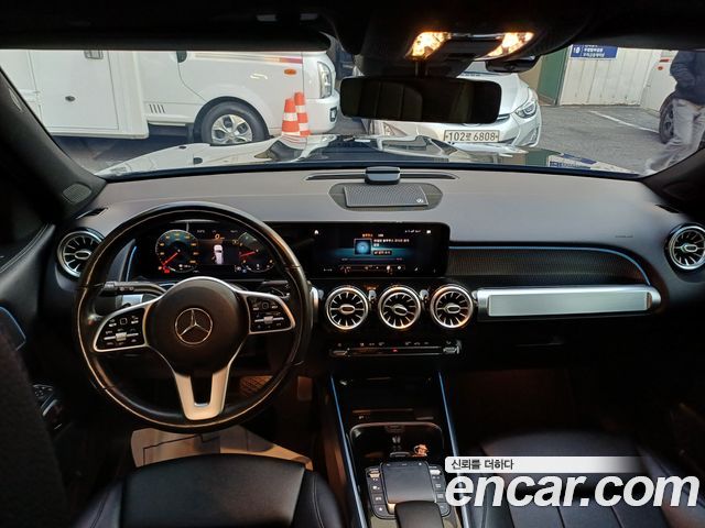 Mercedes-Benz GLB-Class GLB220
