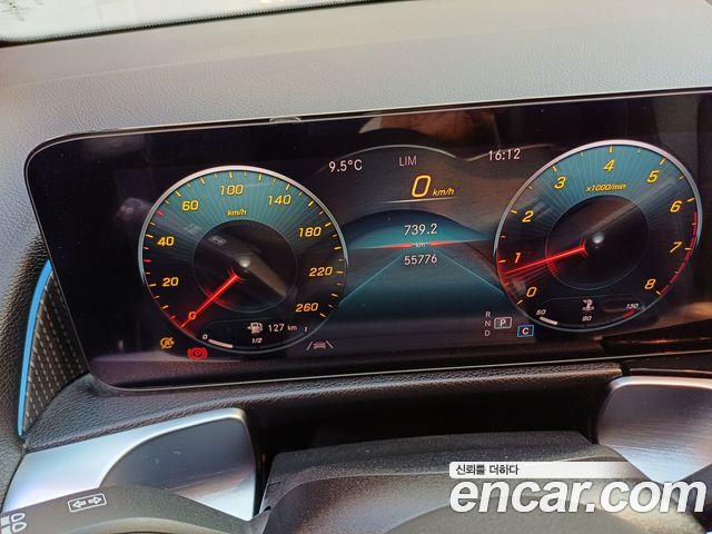 Mercedes-Benz GLB-Class GLB220