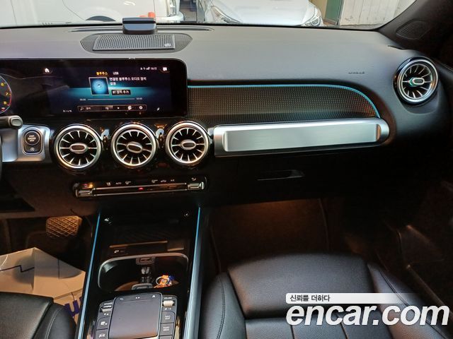 Mercedes-Benz GLB-Class GLB220