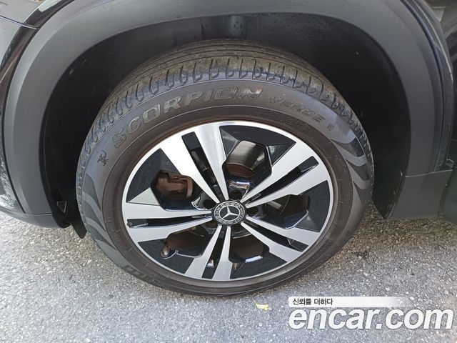 Mercedes-Benz GLB-Class GLB220