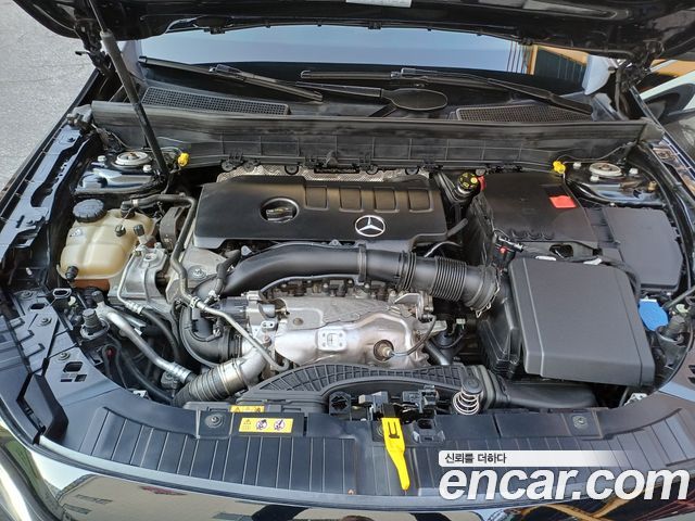 Mercedes-Benz GLB-Class GLB220