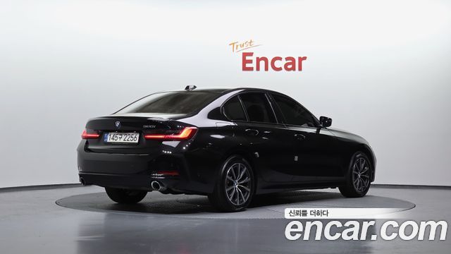 BMW 3-Series 320i