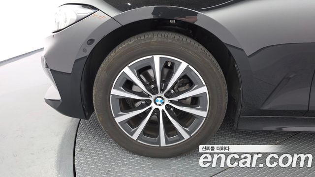 BMW 3-Series 320i