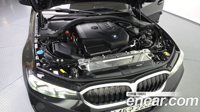 BMW 3-Series 320i