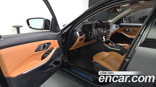 BMW 3-Series 320i