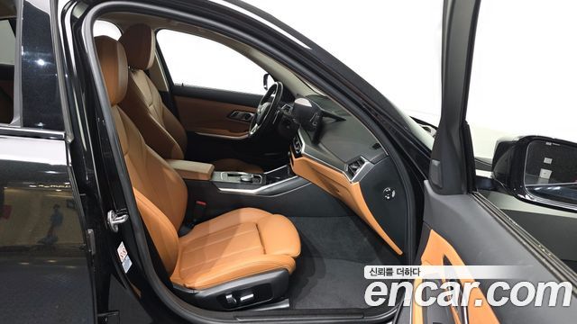 BMW 3-Series 320i