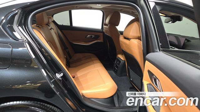BMW 3-Series 320i