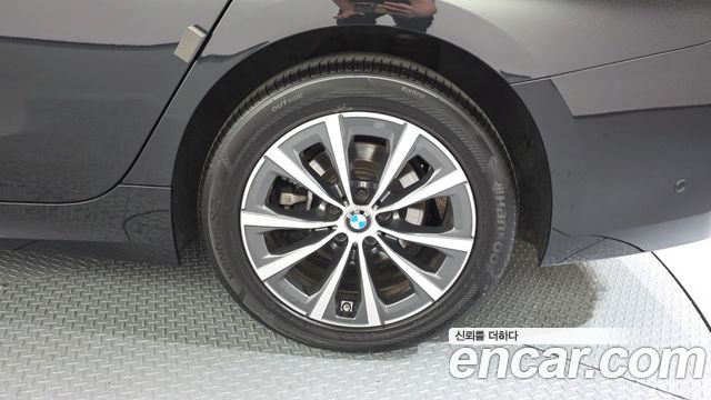 BMW 3-Series 320i