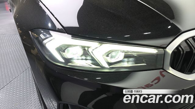 BMW 3-Series 320i