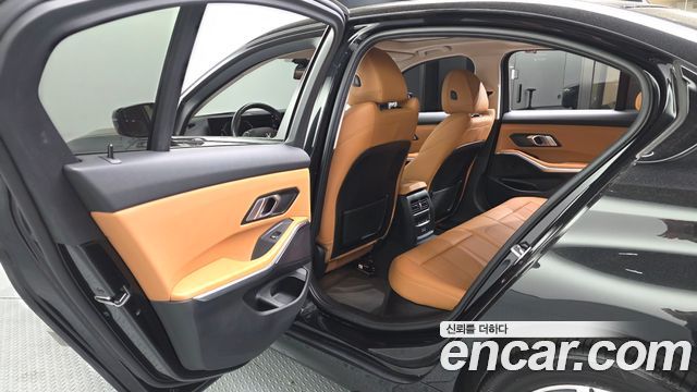 BMW 3-Series 320i