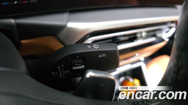 BMW 3-Series 320i