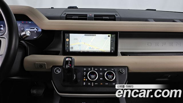 Land Rover Defender 110 D240 SE