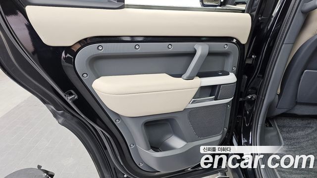 Land Rover Defender 110 D240 SE