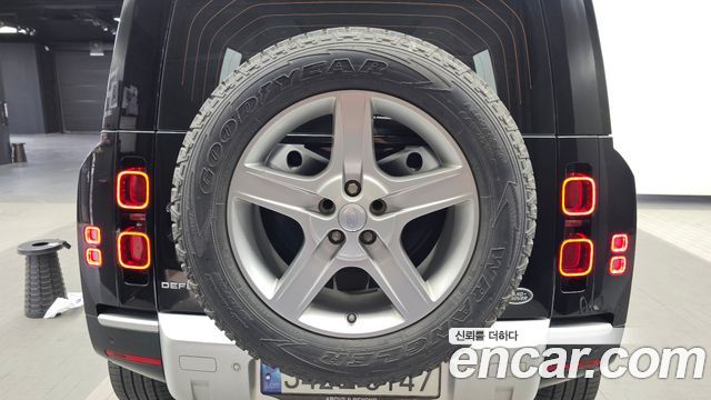 Land Rover Defender 110 D240 SE