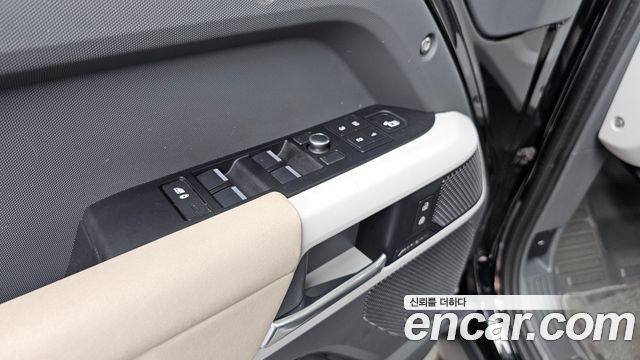 Land Rover Defender 110 D240 SE