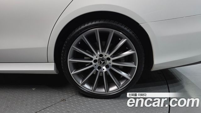 Mercedes-Benz E-Class E350 4MATIC AMG Line