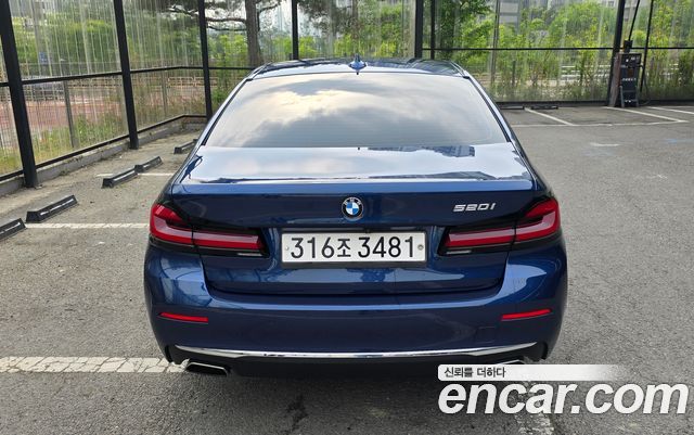 BMW 5-Series 520i Luxury
