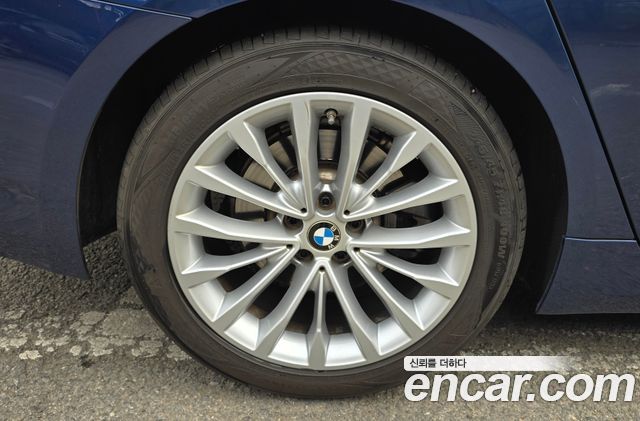 BMW 5-Series 520i Luxury