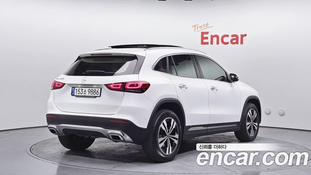 Mercedes-Benz GLA-Class GLA220