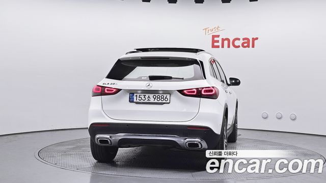 Mercedes-Benz GLA-Class GLA220