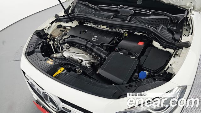 Mercedes-Benz GLA-Class GLA220
