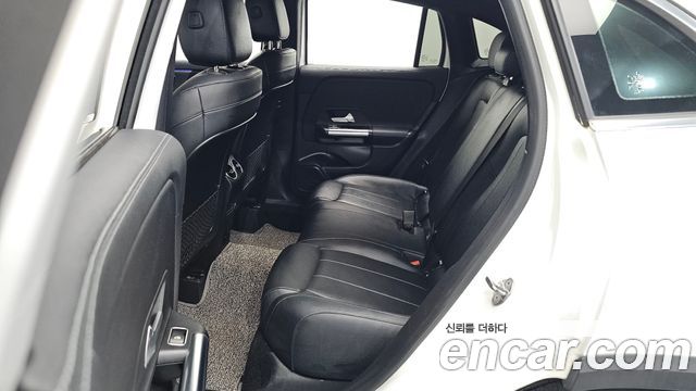 Mercedes-Benz GLA-Class GLA220