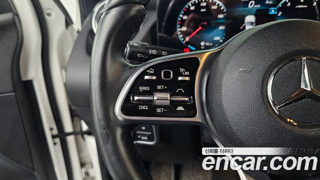 Mercedes-Benz GLA-Class GLA220