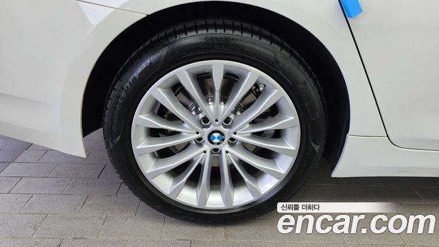 BMW 5-Series 520i Luxury