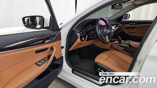 BMW 5-Series 520i Luxury