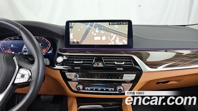 BMW 5-Series 520i Luxury