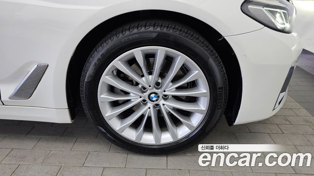 BMW 5-Series 520i Luxury