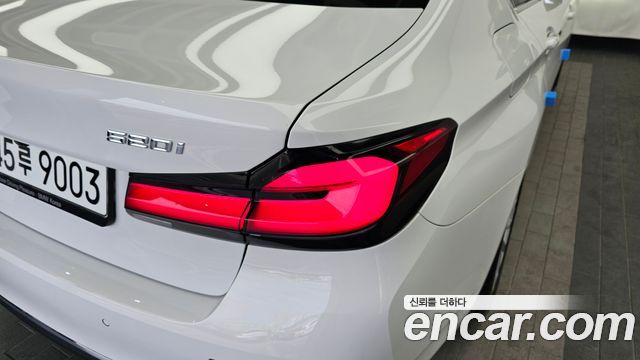 BMW 5-Series 520i Luxury