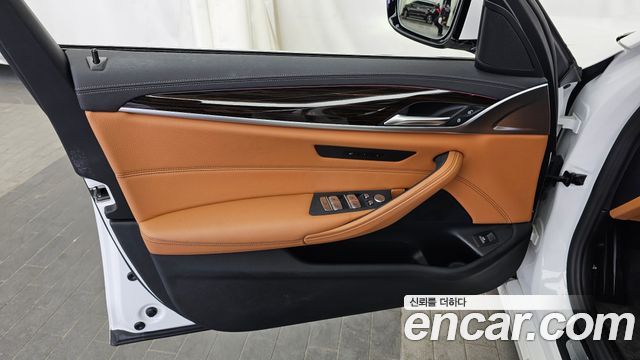 BMW 5-Series 520i Luxury